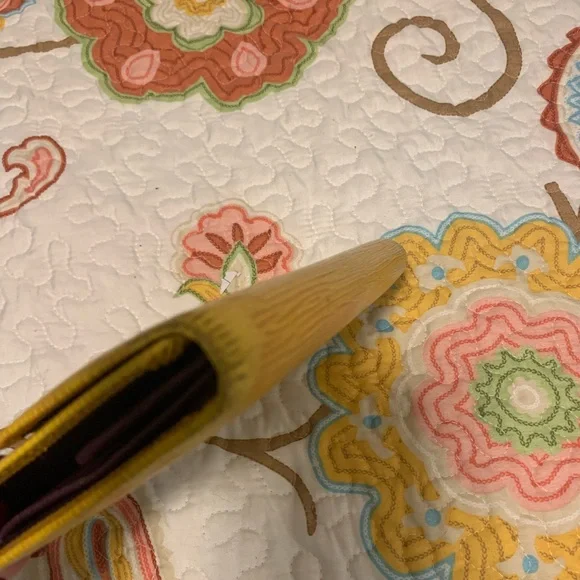100 % authentic Yellow Lv epi Wallet